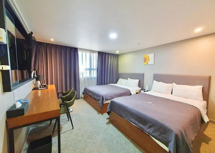 Hotel The Bs Station 3*