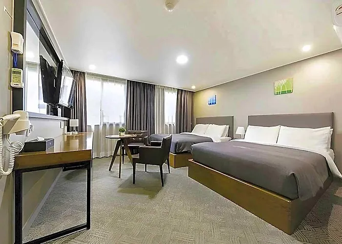 Hotel The Bs Station