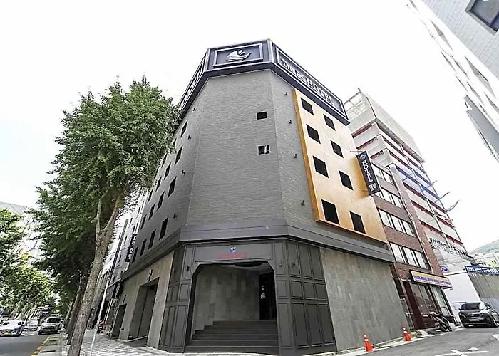Hotel The Bs Station