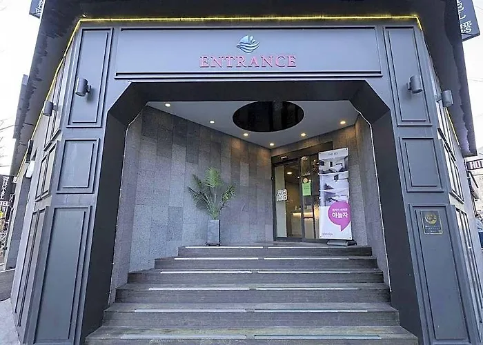 Hotel The Bs Station