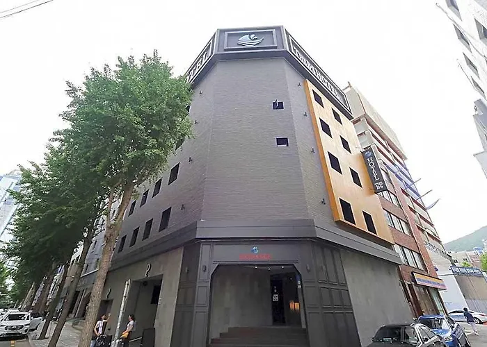 The Bs Station 3* Busan