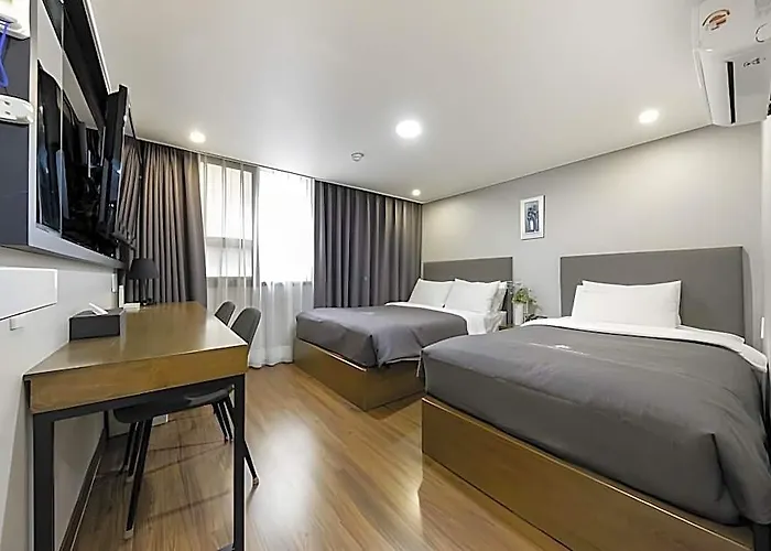 Hotel The Bs Station