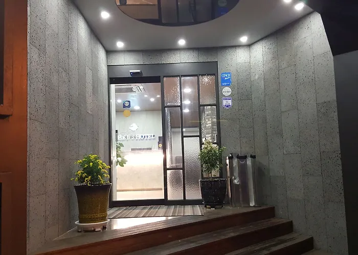 Hotel The Bs Station 3*